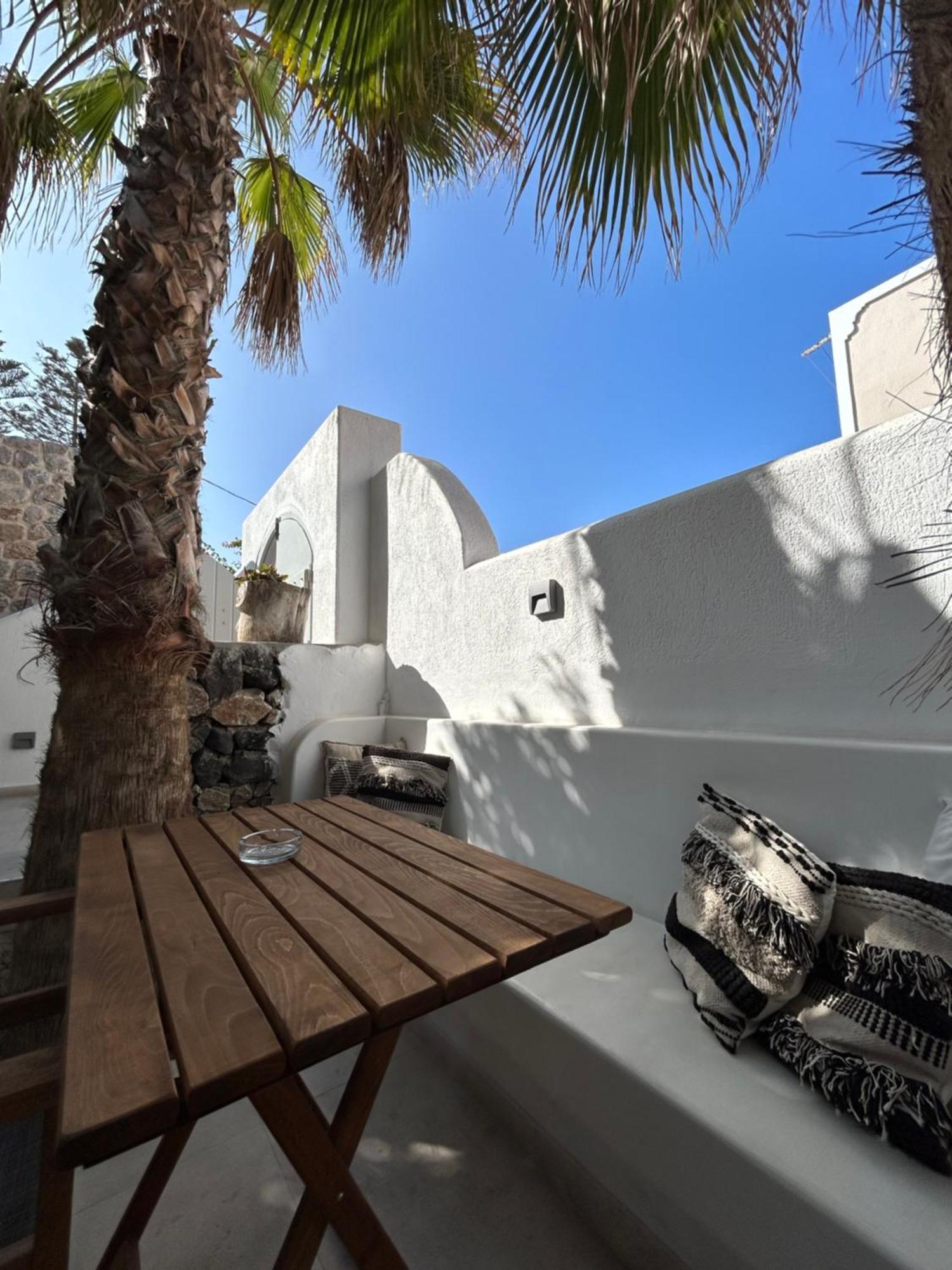 Pensiune George Karterados (Santorini)
